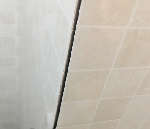 阿克陶瓷砖空鼓维修公司分享阳台瓷砖脱落的修复过程可以分为以下几个步骤
